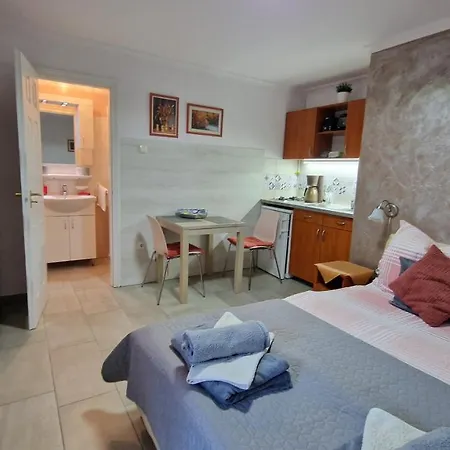 Veronika Guest house