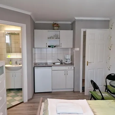 Veronika Guest house